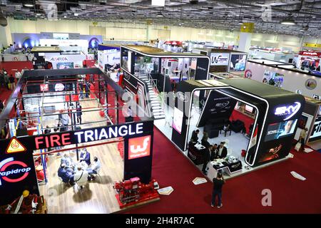 (211104) -- CAIRO, 4 novembre 2021 (Xinhua) -- Foto scattata il 3 novembre 2021 mostra una mostra dell'industria energetica al Cairo, in Egitto. La trentesima edizione della più grande fiera dell'industria energetica egiziana si è conclusa a fine mercoledì nella capitale del Cairo. Soprannominato "Egypt Energy", la mostra di tre giorni, organizzata dal Ministero dell'energia elettrica e delle energie rinnovabili dell'Egitto, ha ospitato 60 aziende nazionali e globali nel settore energetico. (Xinhua/Ahmed Gomaa) Foto Stock