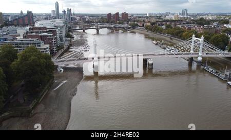 Albert ponte sul fiume Tamigi Battersea e Chelsea drone vista Foto Stock