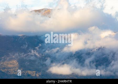 Strom autunnale su Pic de Finestrelles (picco Finestrelles). Alta Cerdanya, Girona, Catalogna, Spagna, Europa. Foto Stock