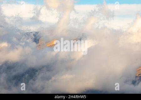 Strom autunnale su Pic de Finestrelles (picco Finestrelles). Alta Cerdanya, Girona, Catalogna, Spagna, Europa. Foto Stock