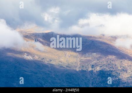 Strom autunnale su Pic de Finestrelles (picco Finestrelles). Alta Cerdanya, Girona, Catalogna, Spagna, Europa. Foto Stock