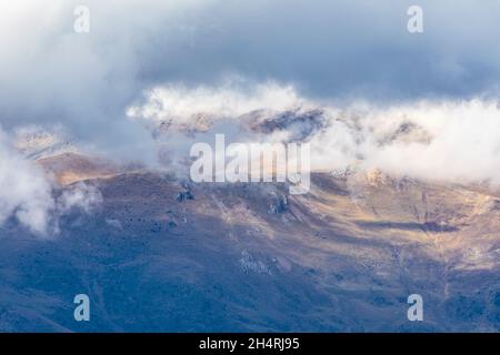 Strom autunnale su Pic de Finestrelles (picco Finestrelles). Alta Cerdanya, Girona, Catalogna, Spagna, Europa. Foto Stock