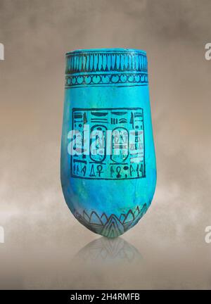 Antico vaso egiziano con nome Ramesses II, 1279-01213 a.C., 19a dinastia, terracotta smaltata. Museo del Louvre E1094. Questo può essere stato un vaso tempio usato Foto Stock