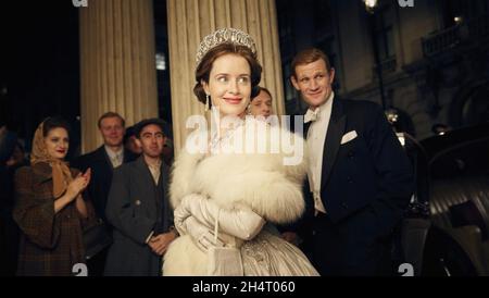 THE CROWN 2016> produzione di Netflix Streaming Services con Claire Foy come Queen Elizabeth II e Matt Smith come Duca di Edimburgo Foto Stock