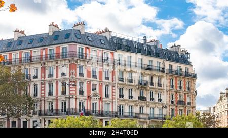 Parigi, splendidi edifici, boulevard Voltaire nel quartiere 11e Foto Stock