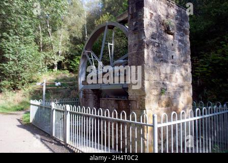 Waterwheel a Cragside, Rothbury, Northumberland, Inghilterra, Regno Unito, Regno Unito Foto Stock