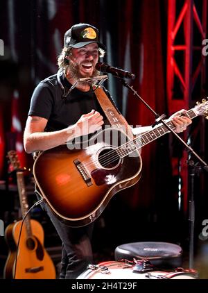 Napa, Stati Uniti. 03 novembre 2021. Chris Janson si esibisce durante il festival musicale "CMT Live in the Vineyard Goes Country" il 3 novembre 2021 nella Napa Valley, California. Foto: Casey Flanigan/imageSPACE Credit: Imagespace/Alamy Live News Foto Stock