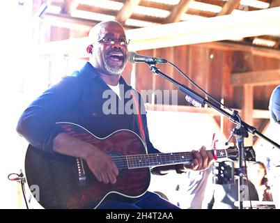 Napa, Stati Uniti. 03 novembre 2021. Darius Rucker si esibisce durante il festival musicale "CMT Live in the Vineyard Goes Country" il 3 novembre 2021 nella Napa Valley, California. Foto: Casey Flanigan/imageSPACE Credit: Imagespace/Alamy Live News Foto Stock