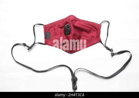 maschera moto, maschera rossa, con collana al collo sotto Foto Stock