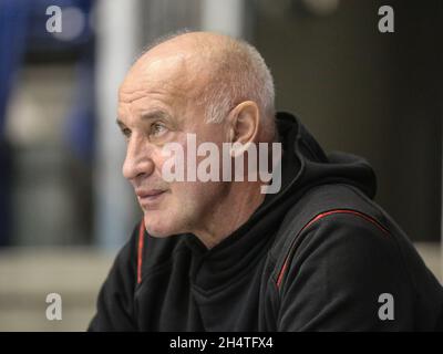 GDR Handball Player e Legend Ingolf Wiegert SC Magdeburg come Spectator al Handball EHF Cup Game SC Magdeburg - PAUC Handball nella GETEC Arena Foto Stock