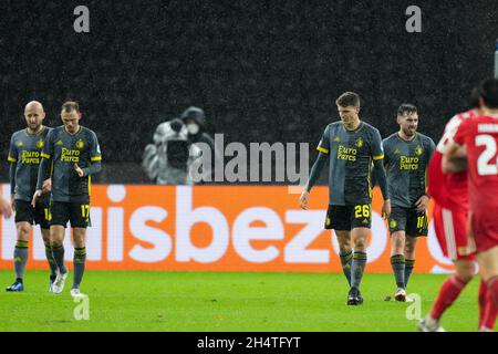 BERLINO, GERMANIA - 4 NOVEMBRE: Fredrik Aursnes di Feyenoord Rotterdam, Guus Til dopo il 1-1 durante la fase di UEFA Conference League Group tra 1. FC Union Berlin e Feyenoord all'Olympia Stadion il 4 novembre 2021 a Berlino, Germania (Foto di Yannick Verhoeven/Orange Pictures) Foto Stock