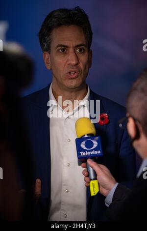 Glasgow, Scozia, Regno Unito. 4 novembre 2021. NELLA FOTO: Il deputato de Miliband è stato visto alla Conferenza COP26 sul cambiamento climatico. Edward Samuel Miliband è un politico britannico che funge da Shadow Secretary of state for Business, Energy and Industrial Strategy dal 2020. Dal 2005 è deputato al Parlamento di Doncaster North. Credit: Colin Fisher/Alamy Live News Foto Stock