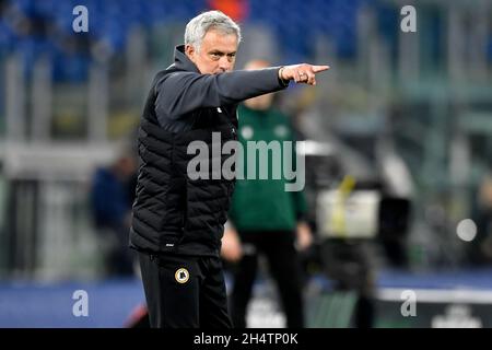 Roma, Italia. 4 novembre 2021. Jose Mourinho allenatore DI AS Roma reagisce durante la partita di calcio del gruppo C della Conference League tra AS Roma e Bodo Glimt allo stadio Olimpico di Roma (Italia), 05 novembre 2021. Foto Antonietta Baldassarre/Insidefoto Credit: Ininsidefoto srl/Alamy Live News Foto Stock