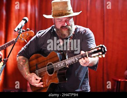 Napa, Stati Uniti. 03 novembre 2021. Zac Brown si esibisce durante il festival musicale "CMT Live in the Vineyard Goes Country" il 3 novembre 2021 nella Napa Valley, California. Foto: Casey Flanigan/imageSPACE/Sipa USA Credit: Sipa USA/Alamy Live News Foto Stock