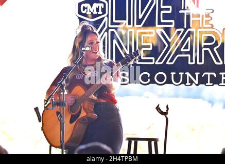 Napa, Stati Uniti. 03 novembre 2021. Priscilla Block si esibisce durante il festival musicale "CMT Live in the Vineyard Goes Country" il 3 novembre 2021 nella Napa Valley, California. Foto: Casey Flanigan/imageSPACE/Sipa USA Credit: Sipa USA/Alamy Live News Foto Stock