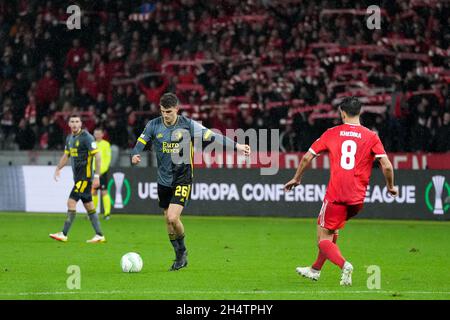 BERLINO, GERMANIA - 4 NOVEMBRE: Guus Til di Feyenoord Rotterdam con un colpo prima del 1-2 durante la fase di UEFA Conference League Group tra 1. FC Union Berlin e Feyenoord all'Olympia Stadion il 4 novembre 2021 a Berlino, Germania (Foto di Yannick Verhoeven/Orange Pictures) Foto Stock