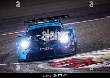 Sakhir, Bahrein. 4 novembre 2021. 77 Ried Christian (ger), Evans Jaxon (nzl), Campbell Matt (auts), Dempsey-Proton Racing, Porsche 911 RSR - 19, in azione durante la 8 ore del Bahrain, 6° round del FIA World Endurance Championship 2021, FIA WEC, sul circuito Internazionale del Bahrain, dal 4 al 6 novembre 2021 a Sakhir, Bahrain - Foto: Germain Hazard/DPPI/LiveMedia Credit: Independent Photo Agency/Alamy Live News Foto Stock