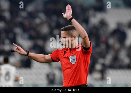 Torino, Italia. 2 novembre 2021. Alejandro Hernandez arbitro durante la UEFA Champions League 2021/22 Group Stage-Group H Football match tra Juventus FC e Zenit FC al Juventus Stadium-Torino, Italia il 02 ottobre 2021-Photo ReportterTorino Credit: Independent Photo Agency/Alamy Live News Foto Stock