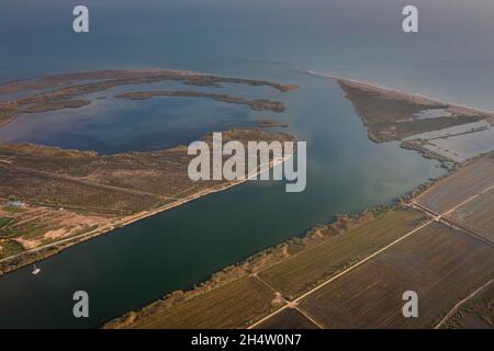 Veduta aerea, foce del fiume Ebro, Delta dell'Ebro, Parco Naturale, Tarragona, Spagna Foto Stock