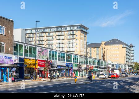 High Street, Feltham, London Borough di Hounslow, Greater London, England, Regno Unito Foto Stock