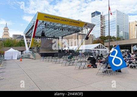 Raduno di eredità indigena, il 4 novembre 2021 a Toronto, Piazza Nathan Phillips, Canada Foto Stock