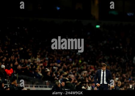 Londra, Regno Unito. 4 novembre 2021; Tottenham Hotspur Stadium, Tottenham, Londra, Inghilterra; Europa Conference League, Tottenham Hotspur contro Vitesse Arnhem; Tottenham Hotspur Manager Antonio Conte Foto Stock