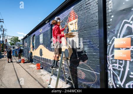 Opere d'arte murali nel quartiere artistico di Rino a Denver, Colorado, USA Foto Stock