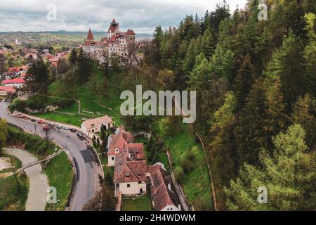 Bran, Romania - 8 maggio 2021: Il Castello di Bran, conosciuto anche come il Castello di Dracula in Transilvania, Romania. Foto Stock