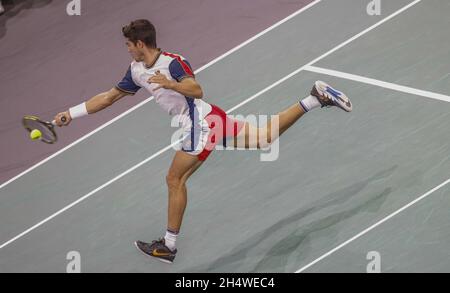 Carlos ALCARAZ (ESP) in azione durante il Rolex Paris Masters 2021, partita tra Carlos ALCARAZ (ESP) e Hugo GASTON (fra), ATP Tennis Masters 1000, presso l'Accorhotels Arena il 4 novembre 2021 a Parigi, Francia. Foto di Loic Baratoux/ABACAPRESS.COM Foto Stock