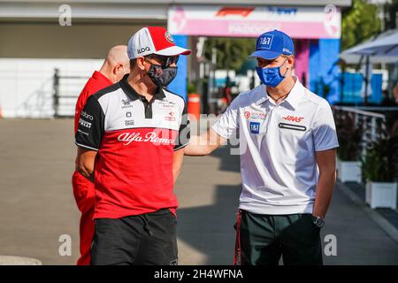 RAIKKONEN Kimi (fin), Alfa Romeo Racing ORLEN C41, SCHUMACHER Mick (ger), Haas F1 Team VF-21 Ferrari, ritratto durante la Formula 1 Gran Premio De la Ciudad De Mexico 2021, Mexico City Grand Prix, 18° round del FIA Formula uno World Championship 2021 dal 5 al 7 novembre, 2021 sull'Autodromo Hermanos Rodriguez, a Città del Messico, Messico - Foto: Antonin Vincent/DPPI/LiveMedia Foto Stock