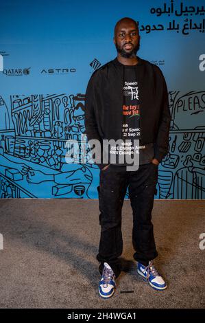 Doha, Qatar. 4 novembre 2021. Il designer americano Virgil Abloh arriva alla sua mostra alla stazione dei vigili del fuoco di Doha, Qatar, il 4 novembre 2021. Photo by Balkis Press/ABACAPRESS.COM Credit: Abaca Press/Alamy Live News Foto Stock