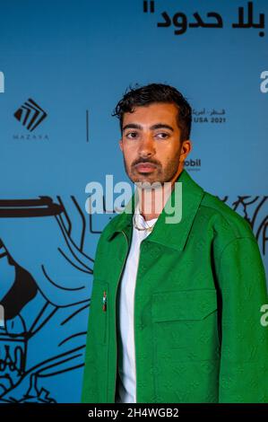 Doha, Qatar. 4 novembre 2021. Abdulla al Abdulla arriva alla mostra Virgil Ablohâs alla stazione dei vigili del fuoco di Doha, Qatar, il 4 novembre 2021. Photo by Balkis Press/ABACAPRESS.COM Credit: Abaca Press/Alamy Live News Foto Stock