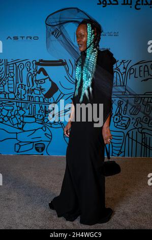 Doha, Qatar. 4 novembre 2021. Michelle Elie arriva alla mostra Virgil Ablohâs alla stazione dei vigili del fuoco di Doha, Qatar, il 4 novembre 2021. Photo by Balkis Press/ABACAPRESS.COM Credit: Abaca Press/Alamy Live News Foto Stock