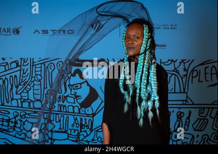 Doha, Qatar. 4 novembre 2021. Michelle Elie arriva alla mostra Virgil Ablohâs alla stazione dei vigili del fuoco di Doha, Qatar, il 4 novembre 2021. Photo by Balkis Press/ABACAPRESS.COM Credit: Abaca Press/Alamy Live News Foto Stock