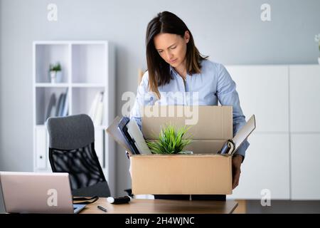 Dimettersi dal lavoro o licenziare il dipendente che si sposta fuori sede Foto Stock