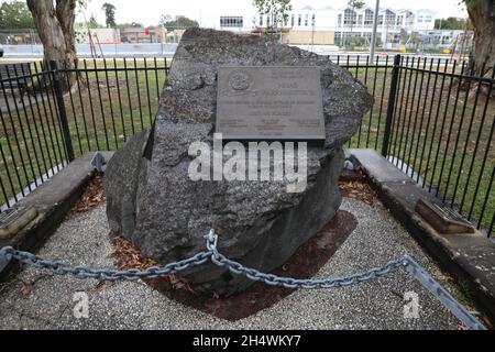 Monumento COMMEMORATIVO DI HMAS Parramatta II alla Queen's Wharf Reserve, Parramatta. Foto Stock