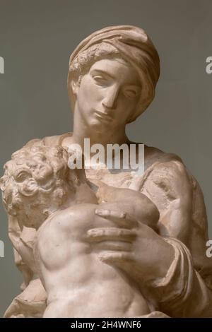 Mosca, Russia. 2 marzo 2019. Madonna e la statua del bambino esposti al Pushkin state Museum of fine Arts (Foto di Mihail Siergiejevicz/SOPA Images/Sipa USA) Credit: Sipa USA/Alamy Live News Foto Stock