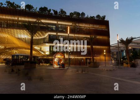 Padiglione Belgio all'esposizione 2020 alla luce notturna di Dubai, Emirati Arabi Uniti, 28 ottobre 2021. (Foto CTK/Ondrej Zaruba) Foto Stock