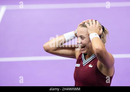 Anet Kontaveit reagisce dopo aver vinto la finale del torneo Transilvania Open WTA a Cluj, Romania 31 ottobre 2021 Foto Stock