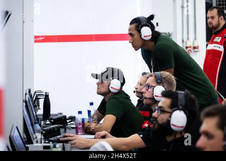 Sakhir, Bahrein. 05 novembre 2021. Blomqvist Tom (gbr), Jota, Oreca 07 - Gibson, ritratto Gelael Sean (idn), Jota, Oreca 07 - Gibson, ritratto durante le 8 ore del Bahrain, 6° round del FIA World Endurance Championship 2021, FIA WEC, sul circuito Internazionale del Bahrain, dal 4 al 6 novembre 2021 a Sakhir, Bahrain - Foto: Germain Hazard/DPPI/LiveMedia Credit: Independent Photo Agency/Alamy Live News Foto Stock