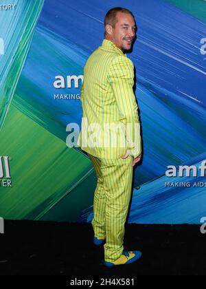 West Hollywood, Stati Uniti. 4 novembre 2021. WEST HOLLYWOOD, LOS ANGELES, CALIFORNIA, USA - 04 NOVEMBRE: Il Diplo arriva al gala amfAR di Los Angeles 2021 in onore di TikTok e Jeremy Scott tenuto presso il Pacific Design Center il 4 novembre 2021 a West Hollywood, Los Angeles, California, Stati Uniti. (Foto di Xavier Collin/Image Press Agency) Credit: Image Press Agency/Alamy Live News Foto Stock