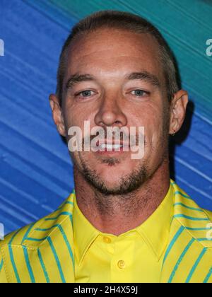 West Hollywood, Stati Uniti. 4 novembre 2021. WEST HOLLYWOOD, LOS ANGELES, CALIFORNIA, USA - 04 NOVEMBRE: Il Diplo arriva al gala amfAR di Los Angeles 2021 in onore di TikTok e Jeremy Scott tenuto presso il Pacific Design Center il 4 novembre 2021 a West Hollywood, Los Angeles, California, Stati Uniti. (Foto di Xavier Collin/Image Press Agency) Credit: Image Press Agency/Alamy Live News Foto Stock