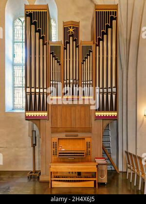 grande chiesa pipe organo tastiera strumento musica interna chiesa Foto Stock