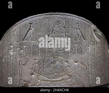 Sarcofago egiziano tolemaico di Djedhor, 380-30 a.C., Menfi di Saqqara, diorite, Museo del Louvre D8 o N344. L'iscrizione names Djedhor (padre del dio Foto Stock