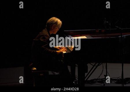 Ryuichi Sakamoto in concerto con Alva noto durante il Meltdown Festival presso il South Bank Center di Londra. Foto Stock