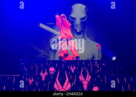 Yolandi Visser di Die Antwoord in concerto alla Brixton Academy - Londra Foto Stock