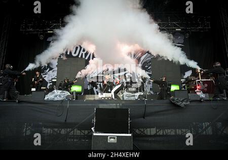 Rita ora si esibisce sul palco il giorno 1 del V Festival il 17 agosto 2013 a Weston Park, Inghilterra. Foto Stock