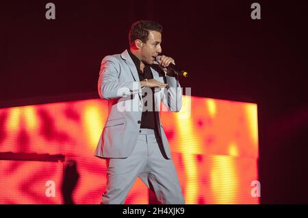 Howie Dorough of Backstreet Boys suona sul palco alla LG Arena il 26 marzo 2014 a Birmingham, Regno Unito Foto Stock