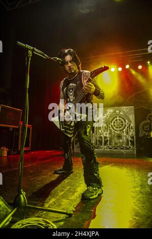 Jason Hook of Five Finger Death Punch live on stage on stage on 28 marzo 2014 at 02 Academy - Birmingham Foto Stock