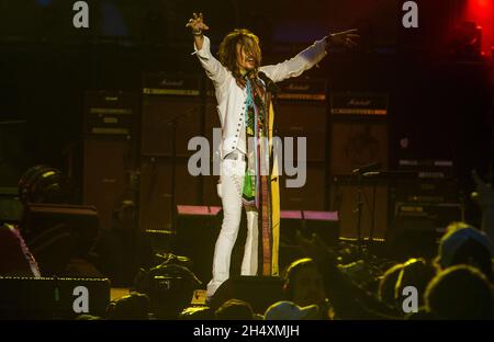 Steven Tyler of Aerosmith live on stage il giorno 3 al Download Festival il 15 giugno 2014 - Donington Park Foto Stock
